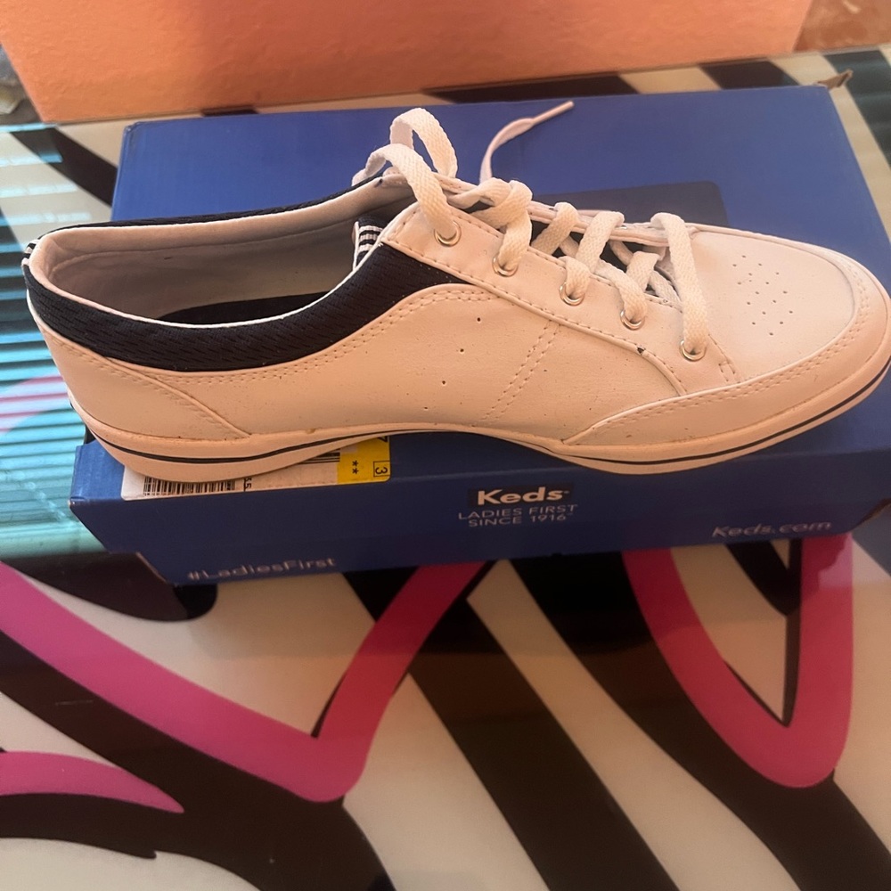 **Womens 8.5 white w/navy leather KEDSwhite with navy** NWT